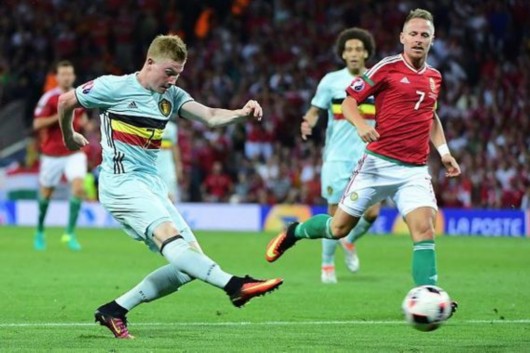 祝福！阿森纳前锋萨卡社媒官宣与相恋5年的女友求婚成功