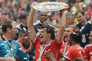 国足未来第一左后卫：华裔球星90万欧转会费登陆波兰联赛！