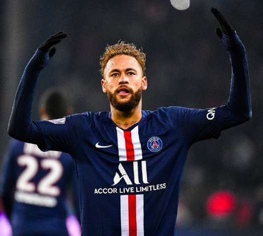 姆巴佩手指骨折不下火线！皇马精神传承者誓死一战 伯纳乌球迷爆发不满