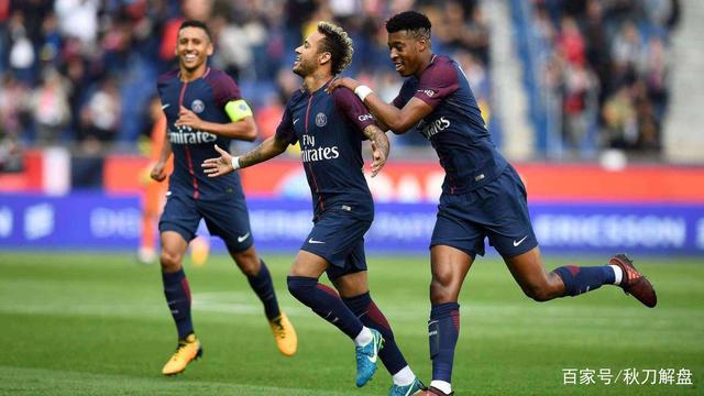 篮球篮网全队配合默契提升