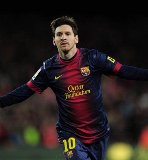 前锋连续助攻，团队配合默契