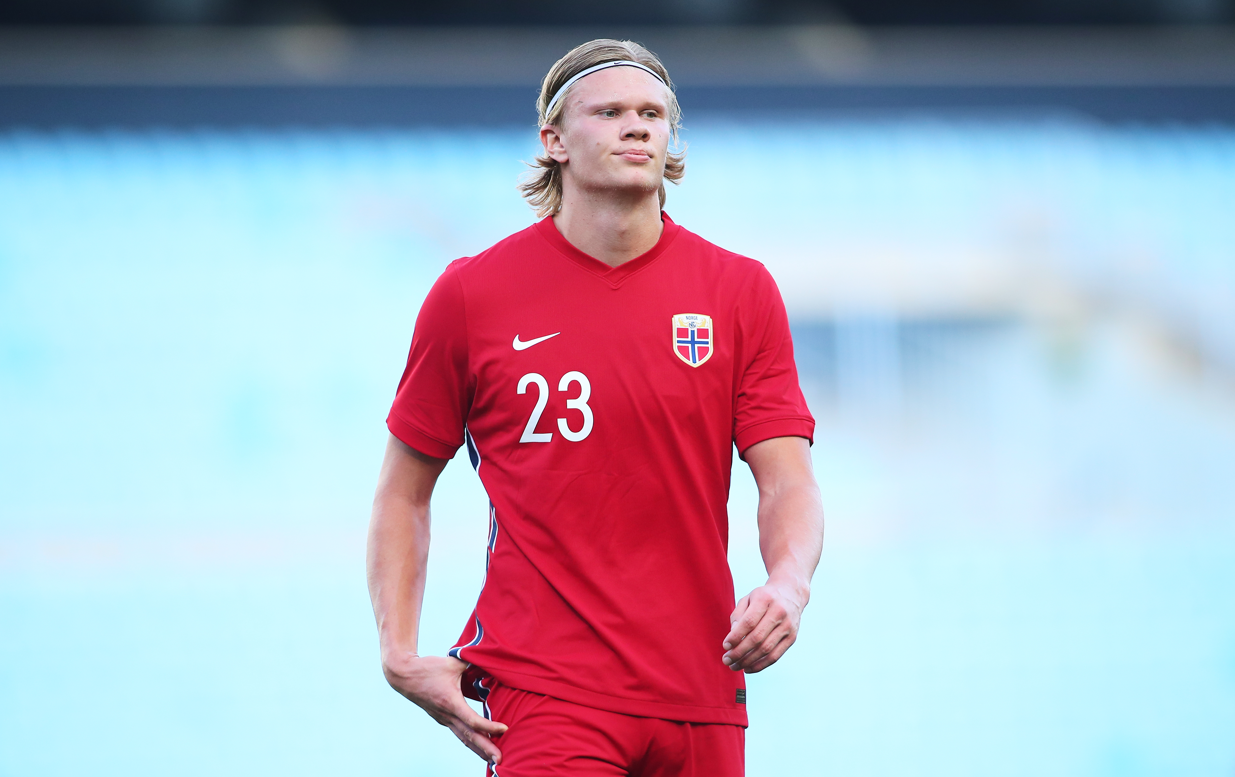 冠军收割机！梅西生涯48冠位居足坛历史头名，阿尔维斯第二