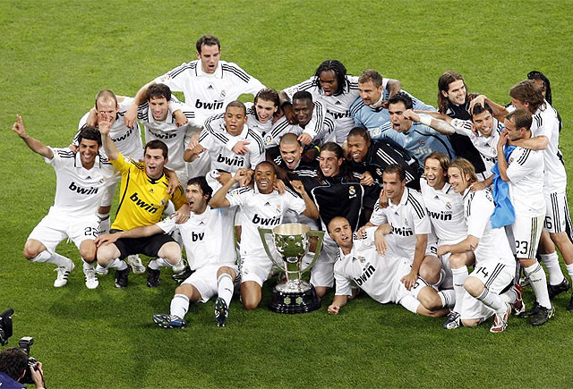 记者：穆斯卡特并不是被“气”走了，他是抽空去上了个厕所