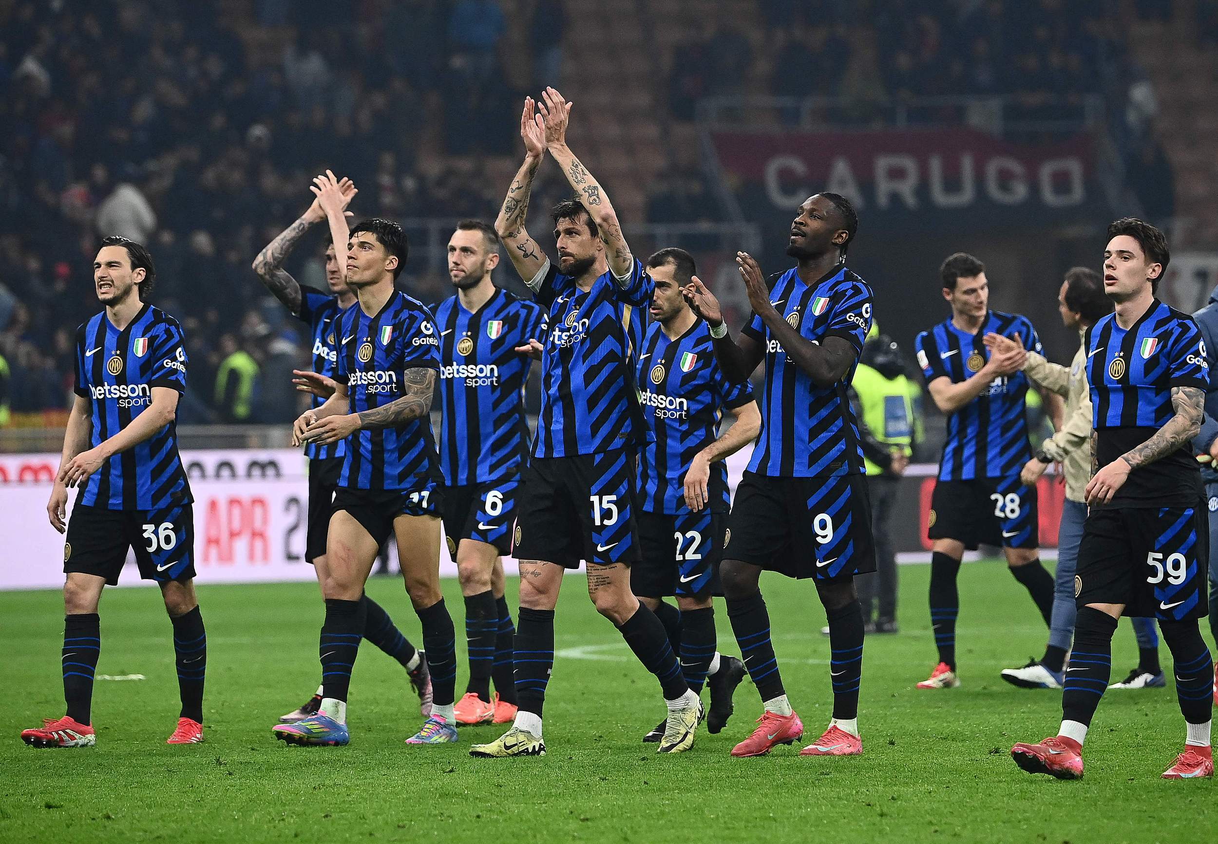 米兰0比1不敌拉齐奥，这场比赛再次证明，米兰需要一个中锋